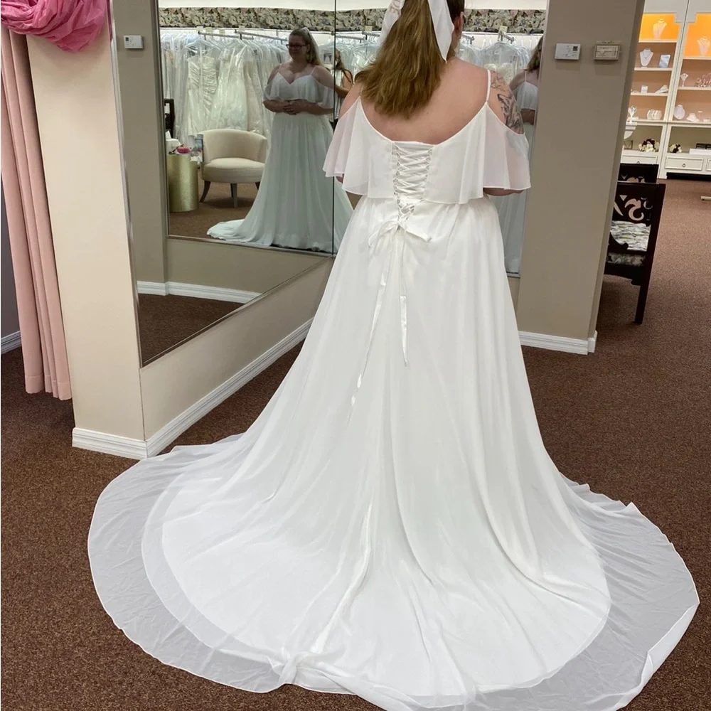 Jennilee Wedding Dress - Picture 2 of 7